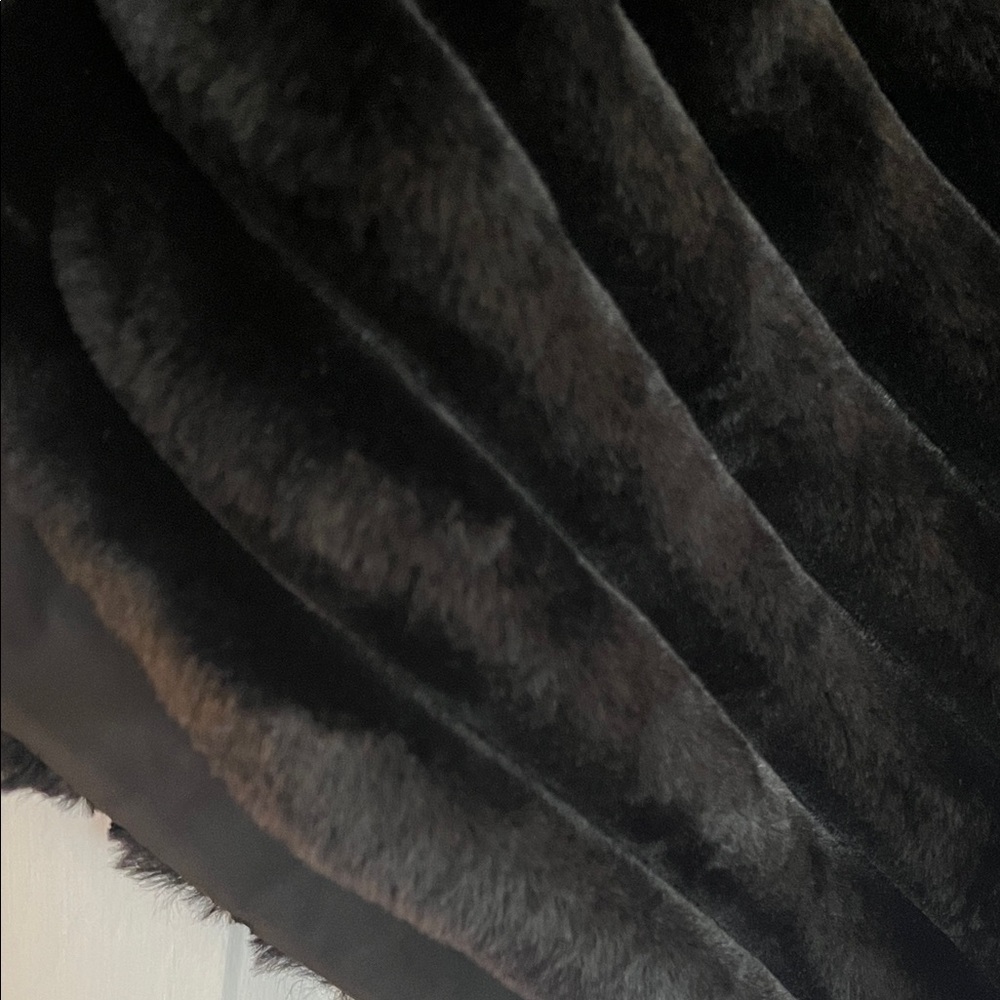 La Fiorentina Black Faux Fur Cape - Picture 3 of 7